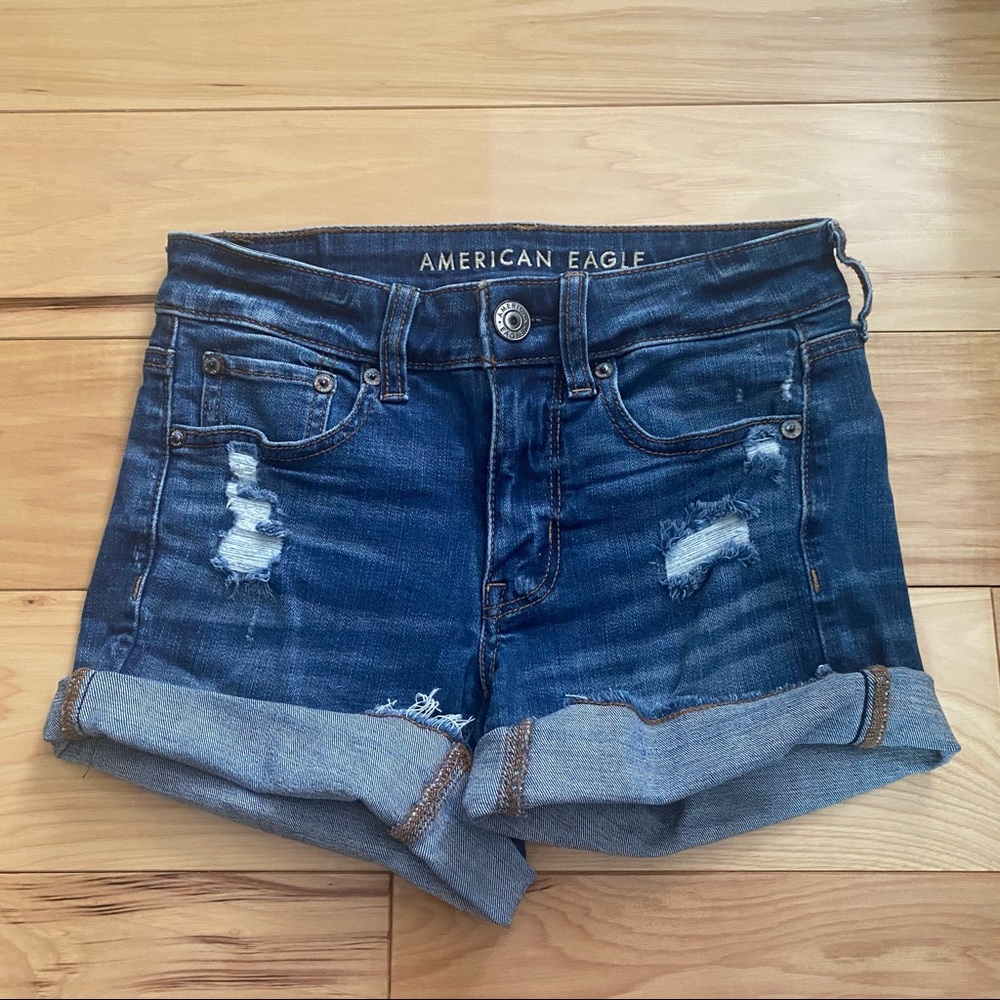 American Eagle distressed Midi Super Stretch jean shorts size 00.